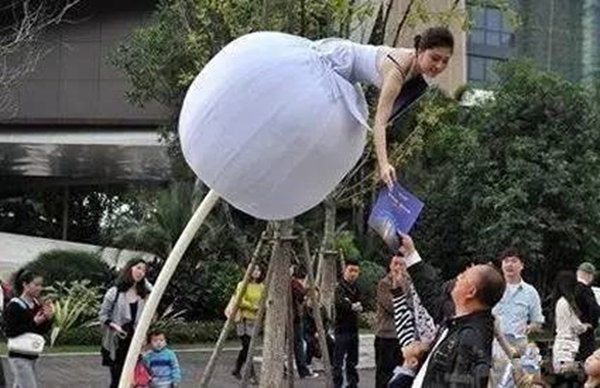 餐廳派傳單的N種姿勢(shì) 這樣發(fā)能省掉20萬(wàn)的廣告費(fèi)！