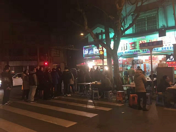 把豆漿油條做成夜宵,外賣月銷破百萬,他已經做了7年的網紅 把豆漿油條做成夜宵,外賣月銷破百萬,他已經做了7年的網紅