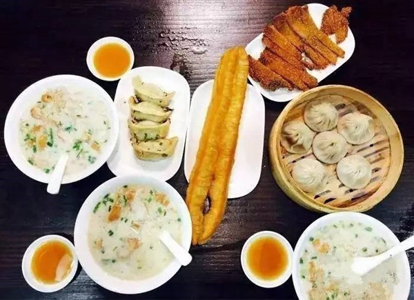 把豆漿油條做成夜宵,外賣月銷破百萬,他已經做了7年的網紅 把豆漿油條做成夜宵,外賣月銷破百萬,他已經做了7年的網紅